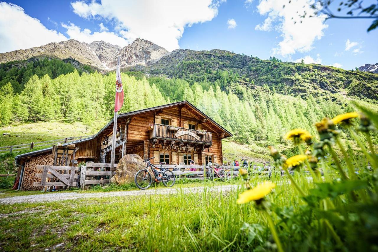 Hotel Pettneuerhof Петной-ам-Арльберг Экстерьер фото